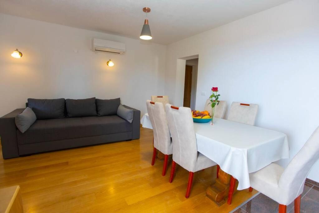 Apartments Vladimir #4 ماكارسكا المظهر الخارجي الصورة